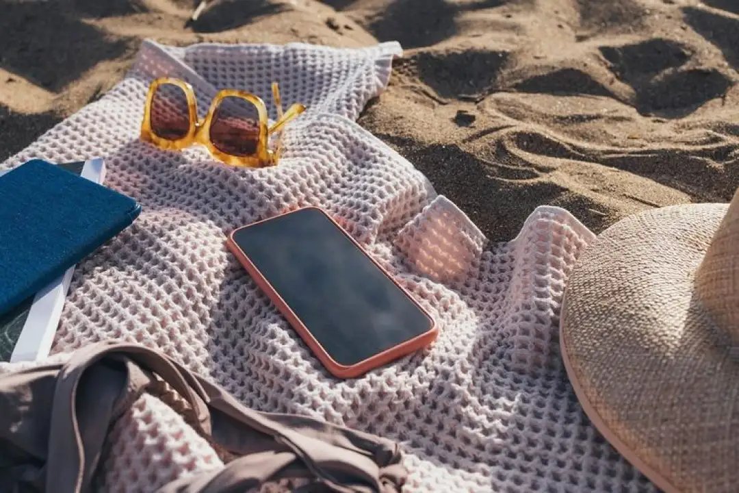 Cara Jitu Agar HP Kamu Tetap Cool di Panasnya Cuaca! - Image