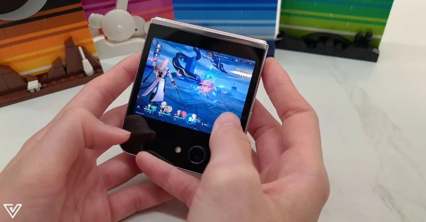 Kepoin! Layar Depan Samsung Z Flip 5 Bisa Bikin Game Jadi Lebih Seru! - Image
