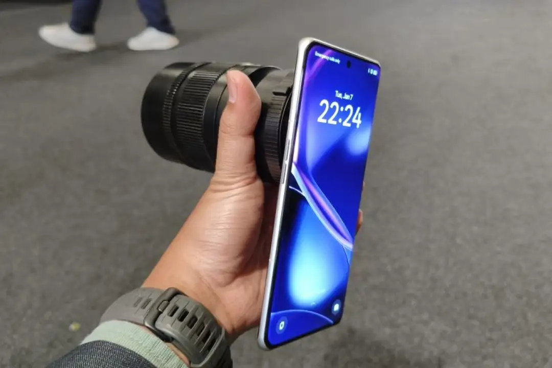 Konsep Keren dari Realme! Smartphone Bisa Pakai Lensa DSLR? - Image