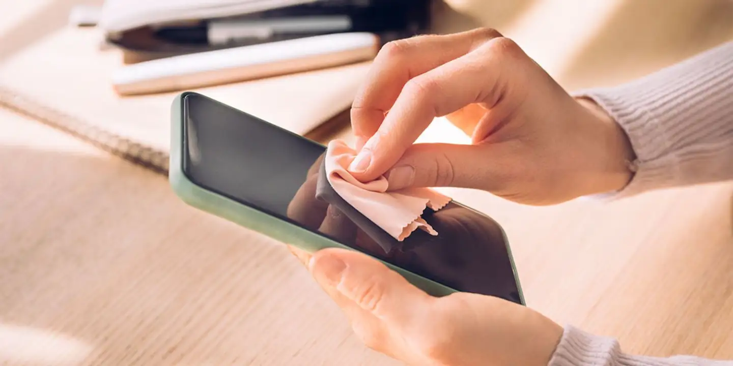 Membersihkan iPhone dengan Disinfektan? Begini Kata Apple - Image