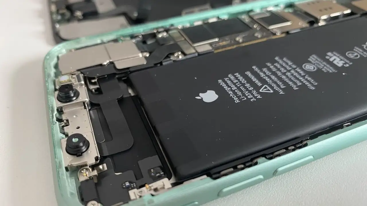 Mitos vs Fakta: iPhone Baru Harus Di-Charge Sebelum Dipakai? - Image