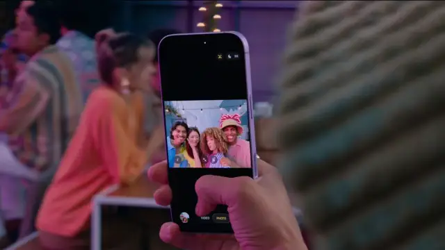 Bawa Teknologi Center Stage, Selfie Kini Makin Kece dengan iPhone 17 Series - image