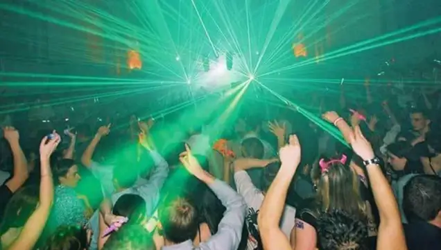 Gak Nyangka! Clubbing Bikin Kamera iPhone 14 Pro Hancur Total - image