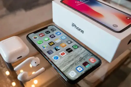 Kotaknya Makin Tipis, Isinya Cuma iPhone? Ini Alasan Apple Bikin Paket Penjualan Super Minimalis - image